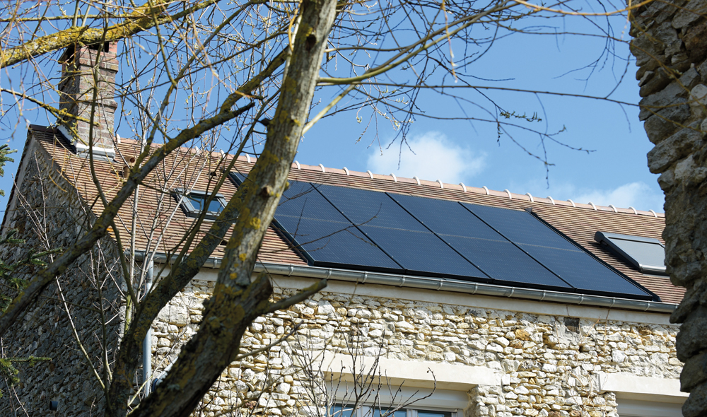 Focus solution : allier développement du solaire et rénovation des toits